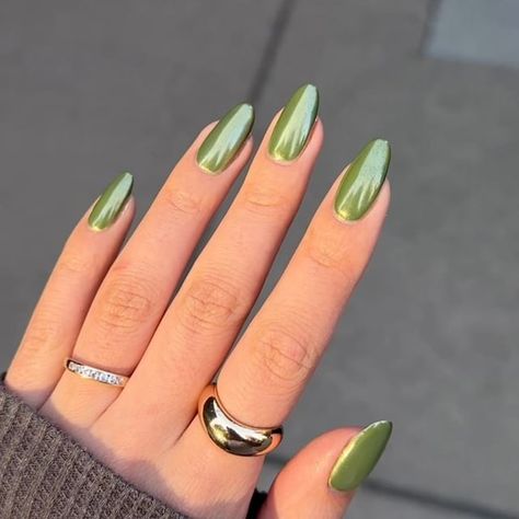 Hailey Bieber’s nail combo 🧸🤍 • @opi’s chrome powder +pale to the chief (linked on my LTK) • @beetlesgelpolish top coat (on my amazon… | Instagram Aesthetic Nails Green, Olive Nails, 20 Aesthetic, October Nails, Aesthetic Nails, Nails Green, Green Nail, Vibrant Nails, Classic Nails