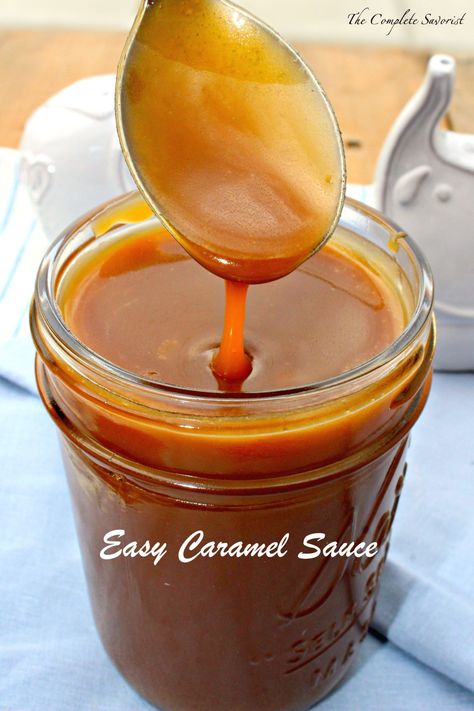 Easy Caramel Sauce ~ Stove top, 15-minute, no corn syrup caramel sauce with just a few simple ingredients ~ The Complete Savorist Easy Caramel Sauce, Diy Caramel, Sauce Spaghetti, Caramel Recipe, Pastas Recipes, Easy Caramel, Butterscotch Sauce, Caramel Recipes Sauce, Homemade Caramel Sauce