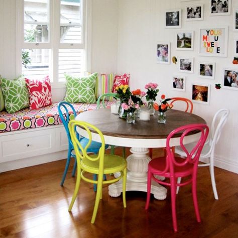 Colorful Modern Interior Design, Dining Room Table And Chairs, Design Interior Modern, Pinterest Design, Dining Room Colors, Painted Chairs, Colorful Chairs, Interior Modern, Office Chairs