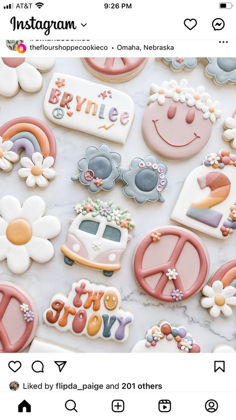 Groovy Cookies, Hippie Baby Shower, 2 Groovy, Groovy Theme, Third Birthday Girl, Retro Baby Showers, Two Groovy, Daisy Party, Second Birthday Ideas