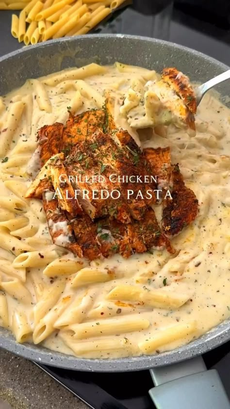 Grilled chicken Alfredo pasta!! 😋🧀🍝 🎥 by @simplecooq! . Ingredients: . 3 boneless, skinless chicken breasts marinated with 👇🏻 . 1 tbsp smoked paprika . 1/2 tbsp black pepper . 1/2 tbsp salt . 1/2 garlic powder . 1/2 tbsp dried parsley . A pinch of rosemary Penne pasta (boiled) Alfredo sauce : . 4 tbsp butter . 1/4 cup all purpose flour . 8 oz milk . 1/2 cup heavy cream . 3 tbsp cream cheese . 1/3 cup mozzarella cheese . 1/3 parmesan cheese . 1 tbsp red chili flakes . Salt and p #dinnerrecipes #outfitideas #christmastreeideas #thanksgivingoutfit #thanksgivingdesserts #thanksgivingrecipes #wallpaperbackgrounds #pumpkincarvingideas #thanksgiving #fallnails #coolsunglasses #wallpaper #falloutfits #christmasdecorideas #nails #dinnerideas #hairstyles #thanksgivingnails #fashion Impressive Dishes To Cook, Good To Make When You Have No Food, Ten Minute Meals, Homemaker Meals, Grilled Chicken Alfredo Pasta, Food Recipes Italian, Grilled Chicken Alfredo, Birthday Meals, Resep Pasta