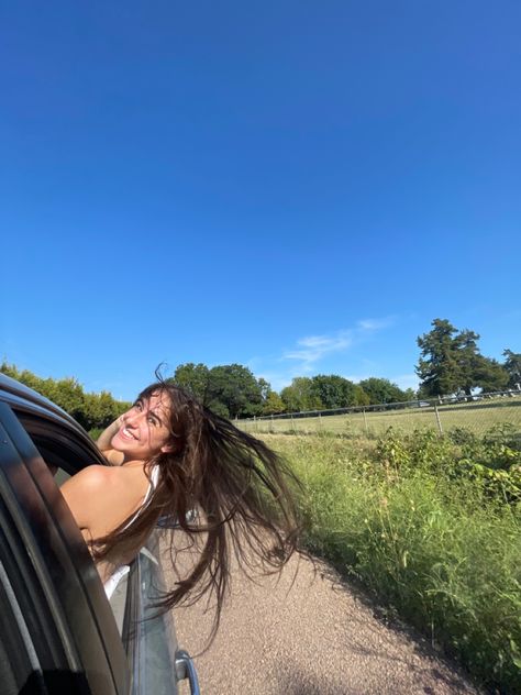 summer car rides road trip aesthetic pose ideas friends window photo country southern Summer Car Rides, Car Ride Aesthetic, Miley Stewart Summer, Aesthetic Road Trip, Aesthetic Pose Ideas, Road Trip Aesthetic, Trip Friends, Girls Roadtrip, Window Photo