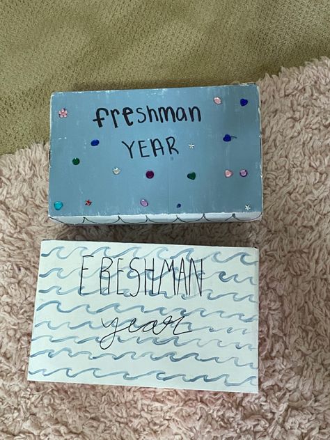 High School Time Capsule, Hs Memory Boxes, Freshman Year Vision Board, Freshman Shoe Box Ideas, Freshmen Box Ideas, High School Boxes, Freshmen Year Memory Box Ideas, High School Memory Box Ideas, High School Memory Box Ideas Diy