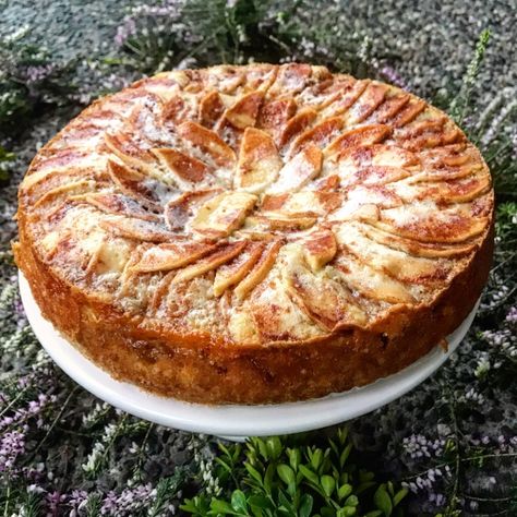 Apple Kuchen Recipe, German Apple Cake, German Food Authentic, German Cake, German Desserts, German Baking, Apple Cake Recipes, Cupcake Cake, German Food