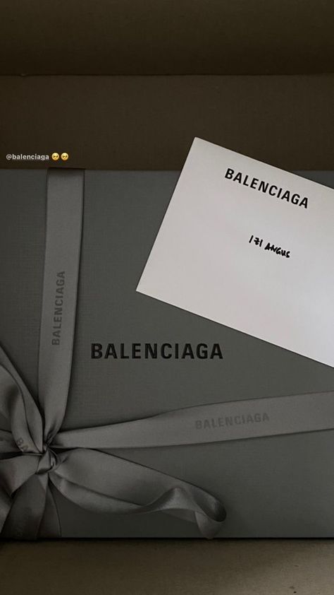 Balenciaga Packaging, Luxury Birthday Gifts, Birthday Haul, Paper Bag Design, Pretty Hurts, Luxury Packaging Design, Luxury Lifestyle Women, Clothing Packaging, Rich Girl Lifestyle