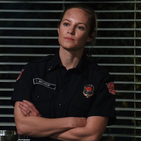 Station 19 Maya, Maya Bishop, Female Firefighter, Station 19, Girlfriend Goals, Police Women, Jennifer Love Hewitt, Jennifer Love, Best Relationship