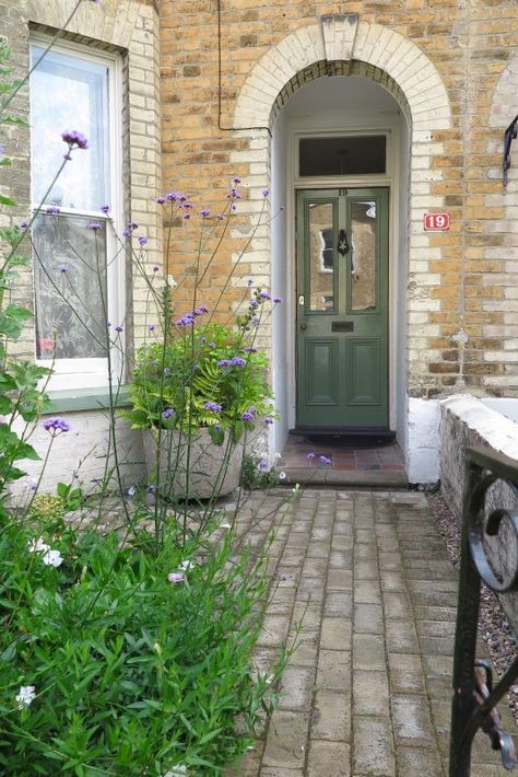 Tiny Front Garden Ideas Uk, Cheap Covered Patio Ideas, Tiny Front Garden Ideas, Terraced House Front Garden, Front Garden Path, Brick Paths, Small Front Garden Ideas, Victorian Front Garden, Front Garden Ideas