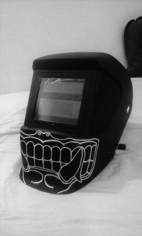 welding mask : 1st lines of my future custom one Welding Mask Custom, Welding Hood Designs, Welding Helmet Art, Custom Welding Helmets, Welding Art Ideas, Welding Helmet Designs, Easy Welding Projects, Welding Projects Ideas, Welding Hoods