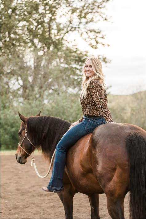 Barrel Racer Senior Pictures, Barrel Racer Photoshoot, Professional Horse Photography, Photo With Horse Ideas, Horse Pictures With People, Horse Picture Ideas, Senior Horse Photography, Horse Photoshoot Ideas, Equine Photography Poses