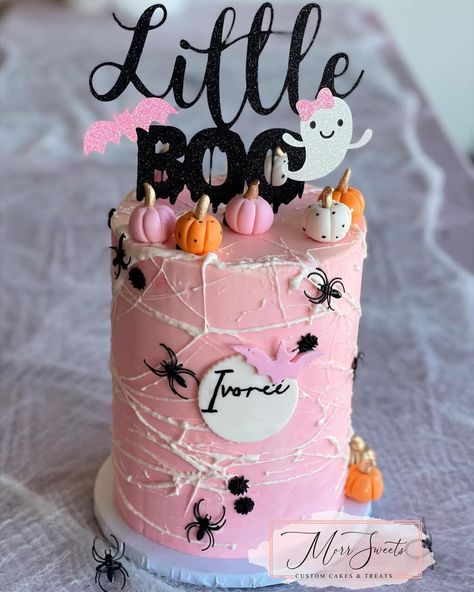 Halloween Smash Cake, Halloween Cake Decorations, Halloween Shower Ideas, Hattie Mae, Adalyn Grace, Halloween Cake Ideas, Cute Halloween Cakes, Halloween Birthday Cake, Witch Cake