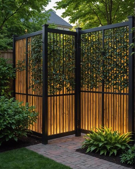 20 Unique Privacy Fence Ideas To Consider – ToolzView Fence Backdrop Ideas, Iron Fence Privacy Ideas, Plant Fence Ideas, Create Privacy In Backyard, Create Backyard Privacy, Privacy Front Yard, Bamboo Fence Design, Unique Privacy Fence Ideas, Privacy Landscaping Between Houses