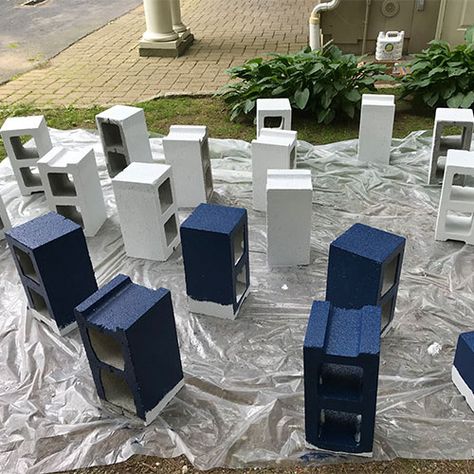 Painting Cinder Blocks Ideas, Cinder Block Planters Diy, Painting Concrete Blocks, Brick Porch Decorating Ideas, How To Paint Cement Blocks, How To Paint Cinder Blocks, Cinder Block Painting, Cinder Block Painting Ideas, Painting Cinder Blocks