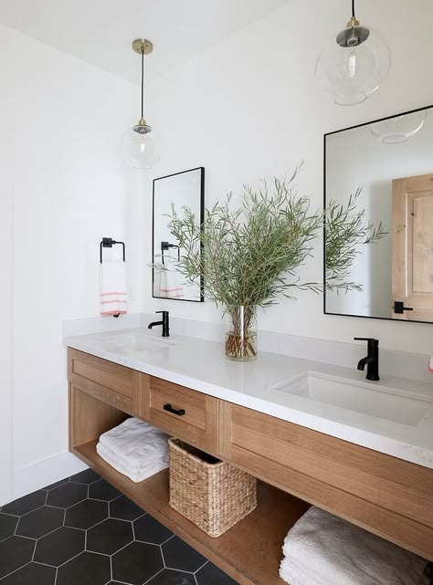 White Oak Bathroom Vanity This bathroom features a custom White Oak vanity with no stain - just clear protective finish White Oak Bathroom Vanity White Oak Bathroom Vanity #WhiteOakBathroomVanity #WhiteOak #BathroomVanity Bathroom Tile Trends, Oak Bathroom Vanity, Bilik Air, Bathroom Organization Ideas, Interior Design Minimalist, Bathroom Projects, Oak Bathroom, Home Bunch, Bathroom Paint