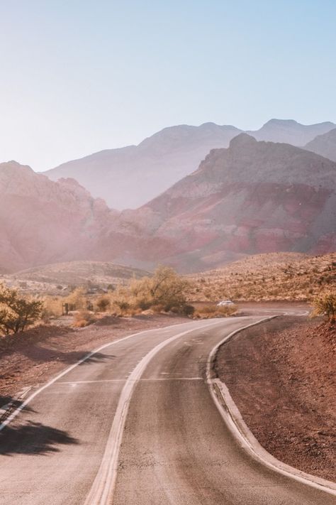 Red Rock Canyon: A Las Vegas Hidden Gem #simplywander #redrockcanyon #lasvegas Las Vegas Desert Aesthetic, Red Rock Canyon California, Las Vegas Mountains, Red Rock Mountains Las Vegas, Red Rock Canyon Las Vegas Trails, Las Vegas Red Rock Canyon, Red Rock Las Vegas, Vegas Vibes, Red Rock Canyon Las Vegas