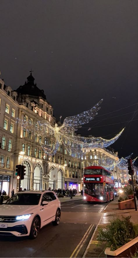 London Christmas Instagram Story, London Aesthetic Christmas, Christmas London Aesthetic, London Winter Aesthetic, Oxford Christmas, London Christmas Aesthetic, Oxford Street Christmas, Oxford London, London At Christmas