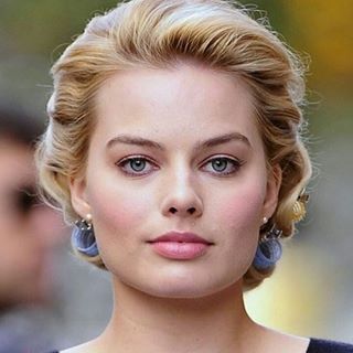 #margotrobbie#celebrityphotos Margot Robbie Hair, Kelli Garner, Margot Robbie Photos, Margot Robbie Style, Margot Robbie Harley, Pan Am, Margot Robbie, Wall Street, On Set