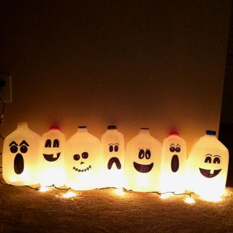 Halloween Ghost Milk, Aesthetic Halloween Decor, Fun Halloween Snacks, Halloween Luminaries, Decorations For Halloween, Halloween Party Activities, My Ghost, Milk Cartons, Fun Aesthetic