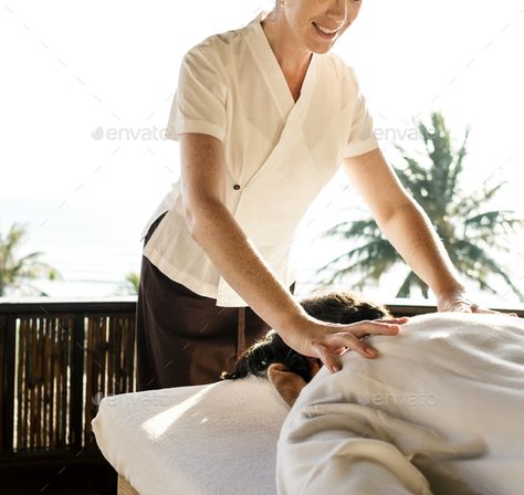 Massage Therapist Clothes, Head Massage Techniques, Female Therapist, Massage Logo, Spa Uniform, Massage Envy, Sports Massage, Massage Room, Resort And Spa