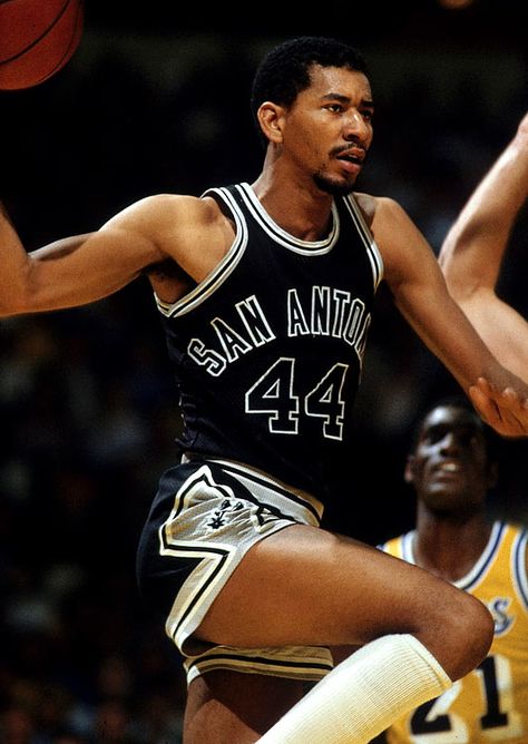 George Gervin George Gervin, Spurs Basketball, Danny Green, Texas Sports, Tony Parker, I Love Basketball, Shooting Guard, Basketball Is Life, Nba Legends