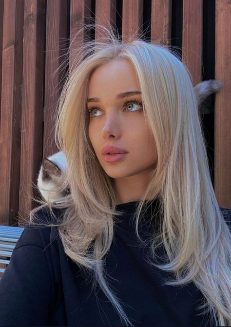 Platinum Hair Green Eyes, Russian Blonde Girl, Blonde Hair For Green Eyes, Blondes With Green Eyes, Green Eyes Hair Color, Platinum Blonde Girl, Blonde Hair And Green Eyes, Green Eyes Blonde Hair, Blonde Hair Green Eyes