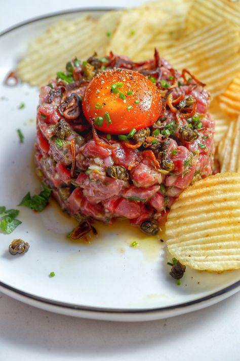 Beef Tartare Aesthetic, Korean Beef Tartare, Bistro Menu Ideas Food, Beef Carpaccio Appetizers, Ground Beef Appetizers, Beef Tartare Recipe, Steak Tartare Recipe, Brasserie Food, Fine Dining Appetizers