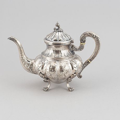 A silver teapot, Swedish import mark. Silver Tea Set, Coffee Party, Silver Teapot, Cuppa Tea, Silver Tea, Silver Art, Elegant Dining, Art Business, Wine And Spirits