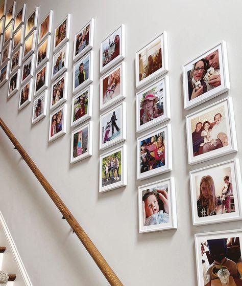 Mix Tile Photo Wall Ideas, Foto Scale, Family Photos Wall Decor, Staircase Wall Decor, Stair Wall, Family Photo Wall, Staircase Wall, Photo Wall Decor, Family Wall Decor