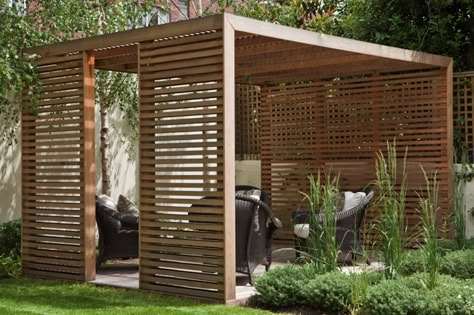 Holz Pergola als Sonnen- und Sichtschutz Pergola Modern, Pergola Diy, Modern Front Yard, Modern Pergola, Wood Pergola, Pergola Design, Wooden Pergola, Backyard Pergola, Covered Pergola