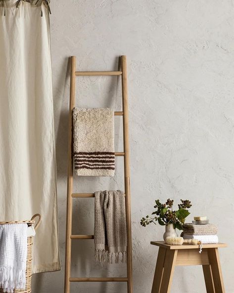 McGee & Co. (@mcgeeandco) • Instagram photos and videos Bath Mats Bathroom Ideas Farmhouse, Bathroom Mats Decor Bath Rugs, Towel Ladder Bathroom, Bathroom Bathmat, Bath Mats Bathroom Ideas, Bathroom Textiles, Apartment 2023, Organic Bathroom, Mauritius Beach