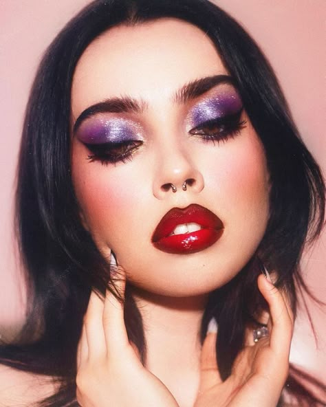 Red And Purple Eyeshadow Look, Purple Eyeshadow Red Lips, Red Purple Makeup, Purple And Red Makeup, Red And Purple Makeup, Patmcgrathreal Makeup, Red And Purple Outfit, Dark Purple Makeup, Midnight Makeup