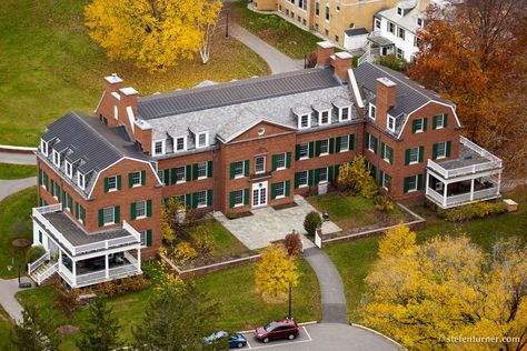 Hotchkiss School Dorm Boarding School Aesthetic Dormitory, Bathroom Washer And Dryer, Robert Am Stern, Small Kitchen And Living Room, Boarding School Aesthetic, School Dr, School Dorm, Boarding Schools, School Vibes