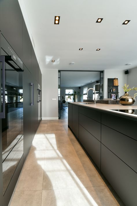 Poggenpohl black design Poggenpohl Kitchen, Design Kitchen, Black Design, Kitchen Ideas, Kitchen Design, Black, Design