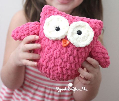 10 Quick and Easy Mini Amigurumi Patterns - Grace and Yarn Owl Crochet Pattern Free, Bulky Yarn Crochet, Yarn Animals, Owl Crochet Patterns, Bernat Yarn, Repeat Crafter Me, Mini Amigurumi, Bernat Blanket Yarn, Crochet Baby Toys