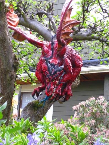 Paper Mache Dragon, Outdoor Paper Mache, Diy Paper Mache, Dragon Project, Boom Kunst, Class Inspiration, Paper Mache Projects, Making Paper Mache, Mache Art