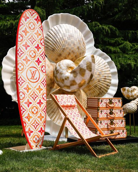 Louis Vuitton | Garden Party in the Hamptons Outdoor Set Design, Hamptons Party Aesthetic, Boat Party Food, Beach Party Aesthetic, Party In The Hamptons, Surf Home, Hamptons Party, Event Venue Design, Hamptons Aesthetic