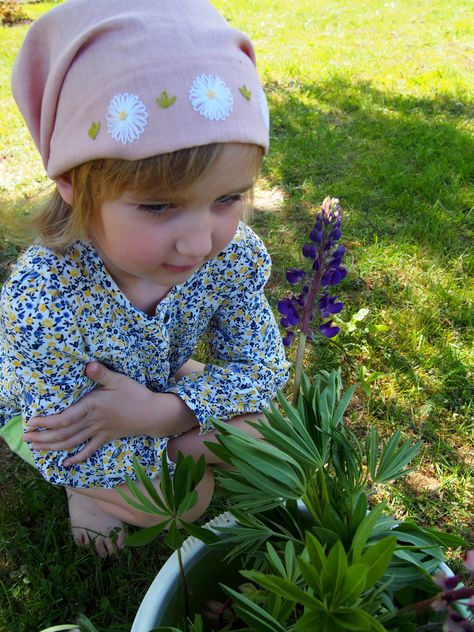 Soft, breathable, headscarf / hairband / bandana made of light linen with hand embroidered flowers. #linenheadscarf #linenhat #linensunhat @FriendlyBaby Pink Headscarf, Clothes Brand, Hand Embroidered Flowers, Hair Scarf, Costume Hats, Scarf Hairstyles, Head Scarf, Embroidered Flowers, Latvia