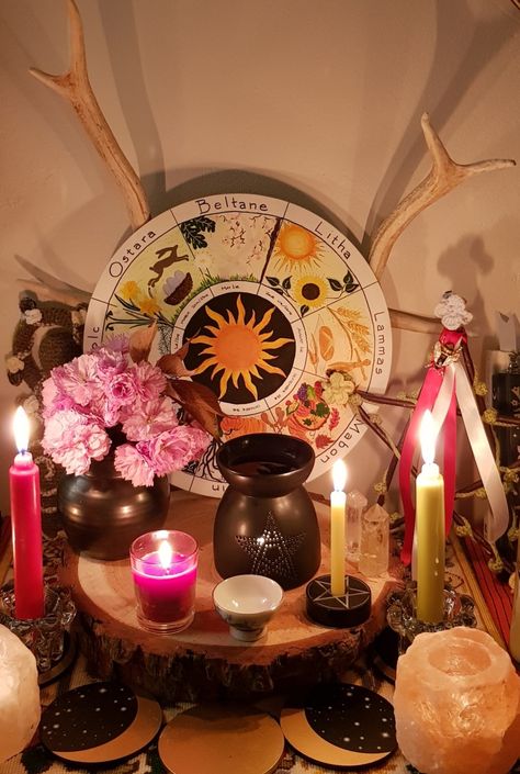 Beltane Altar Ideas, Beltane Altar, Spiritual Altar Ideas, Spiritual Altar, Altar Art, Fire Festival, Beltane, Green Witch, Summer Solstice