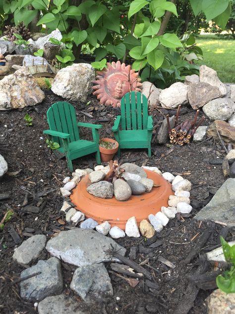 Fairy Garden Fire Pit Diy, Rustic Fairy Garden, Fairy Garden Around Tree Base, Large Fairy Garden Ideas, Simple Fairy Garden, Fairy Garden Bed, Class Garden, Shell Garden, Large Fairy Garden