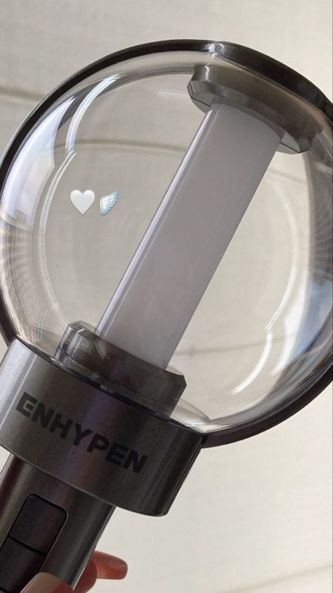 #enhypen #kpop #lightstick Enhypen Lightstick Aesthetic, Enhypen Lightstick, Kpop Lightstick, Pledis Entertainment, Blackpink Photos, Reality Show, Dream Room, Mini Albums, Photo Cards