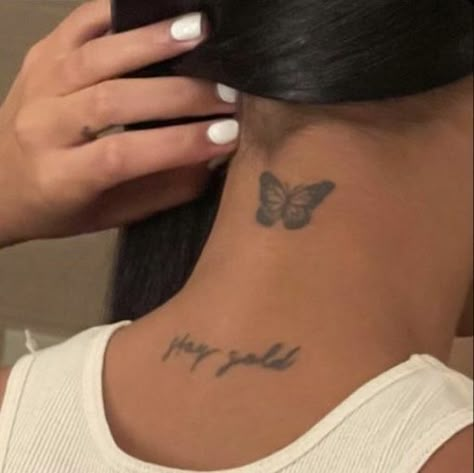 Secret Tattoos For Women, Baddie Shoulder Tattoo, Behind The Neck Tattoos, Word Neck Tattoos, Back Of Neck Tattoos For Women, Makeup 2000s, Small Neck Tattoos, Y2k Cybercore, Back Of Neck Tattoo