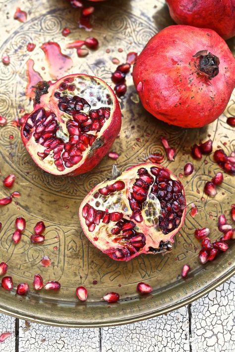 Food Photography Fruit, Tree Aesthetic, Pomegranate Art, Indulgent Food, Incredible Edibles, Rosh Hashana, Persian Food, Food Style, Raw Food