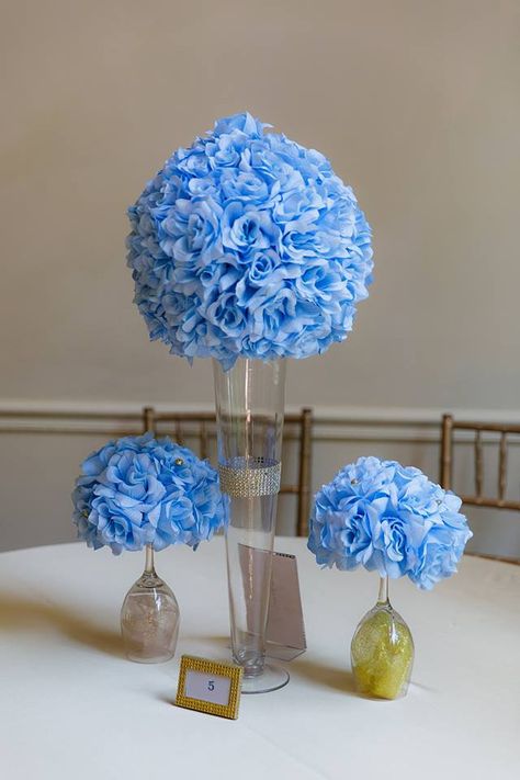 Light Blue Centerpieces, Light Blue Quinceanera Ideas, Quince Aesthetic, Blue Quinceanera Ideas, Quince Blue, Cinderella Quince, Quinceañera Decor, Quinceanera Blue, Centerpieces Blue