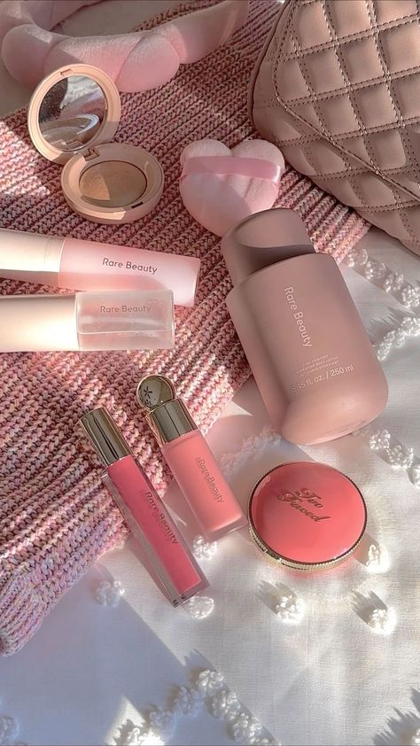 Rare Beauty Cosmetics, Rare Beauty Aesthetic, Beauty Products Aesthetic, Makeup Rare Beauty, Cosmetics Aesthetic, Girly Makeup, Pink Lifestyle, Makeup Aesthetic, Pretty Skin