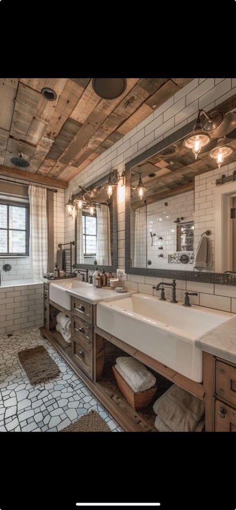 Big Western Bathroom, Western Bathroom Ideas Master Bedrooms, Master Bathrooms Rustic, Western Home Bathroom, Barndominium Interior Bathroom, Western Shower Ideas Bathroom, Bathroom Ideas Western, Rustic Bathrooms Ideas Farmhouse, House Design Interior Bathroom