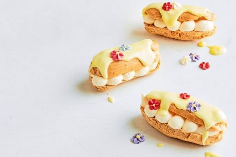 Mini lemon cream eclairs Lemon Eclair, Choc Ripple Cake, Mini Christmas Desserts, Choux Cream Puff, Party Food Ideas For Kids, Eclair Cream, Dessert Platters, Cake Trifle, Christmas Party Food Ideas