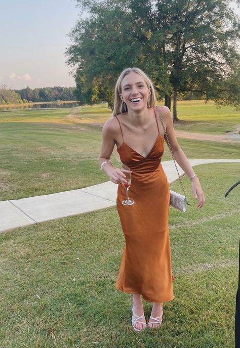 wedding guest dress, formal, formal wedding attire, formal guest dress, orange wedding guest dress Semi Formal Dresses For Wedding, Orange Dress Outfits, Ocassion Dress, Midi Dress Wedding, Wedding Guest Outfit Fall, Formal Wedding Guest Dress, Semi Formal Wedding, Formal Wedding Guests, Orange Midi Dress