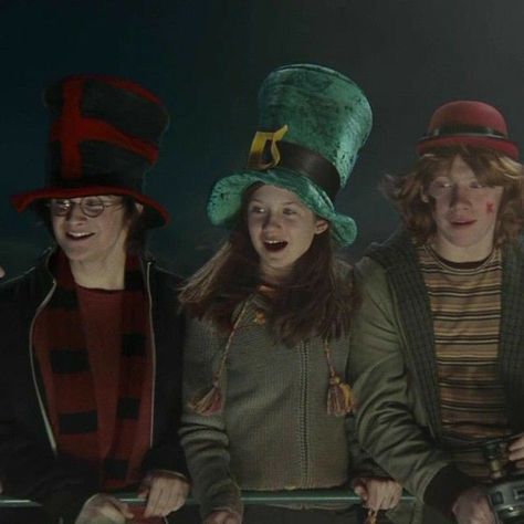 Harry Potter Ginny Weasley Ron Weasley Goblet of Fire Quidditch World Cup Harry Ginny, Harry Potter Ginny Weasley, Harry Potter Goblet, Hp Movies, Harry Potter Ginny, Harry And Ginny, Harry Potter Quidditch, The Goblet Of Fire, Harry Potter Scene