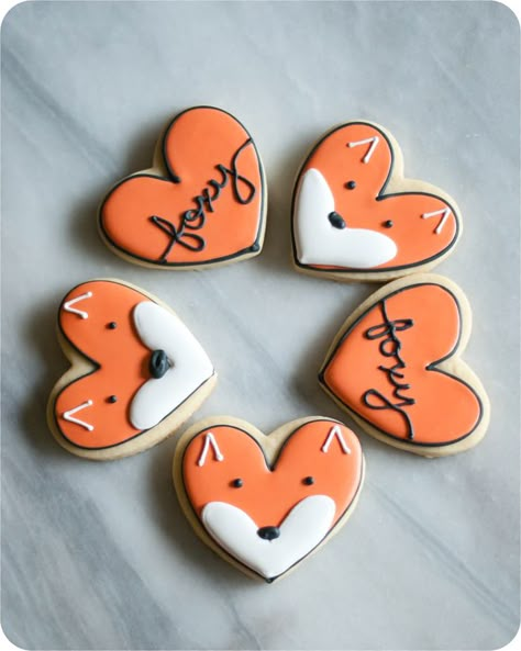 fox cookies made from a heart cookie cutter : post has decorating tutorial and recipes Valentine Cookies Decorated, Heart Cookie, Edible Creations, Bakery Ideas, Mom Ideas, Heart Shaped Cookies, Sugar Cookie Designs, Woodland Birthday, Room Mom