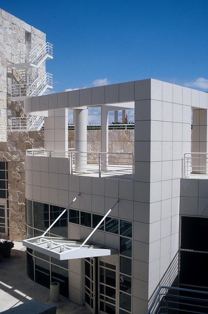 Getty Center - Los Angeles - Richard Meier | Flickr - Photo Sharing! Getty Center Los Angeles, Richard Meier Architecture, Richard Meier, Arch House, Getty Center, Zaha Hadid Architects, Minimalist House Design, Museum Architecture, Modern Architecture House