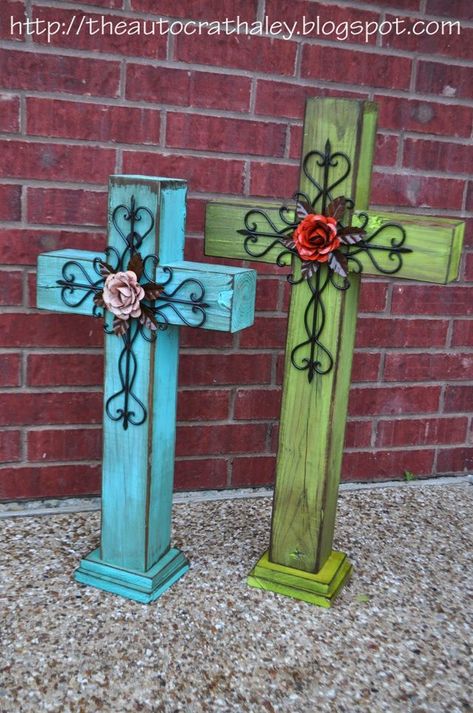 I found this idea at the Round Top Antiques Fair.  Of course, they were a little too pricey for me to be able to purchase four of them (two per set); however, I knew could go home and make these.  Tha 4 X 4 Post Projects Outside, Road Side Memorial Crosses Diy, Memorial Crosses Wooden Diy Roadside, Barnwood Wedding Decor, 4x4 Wood Crafts Diy Projects, Wooden Crosses Diy For Grave Site, Wall Of Crosses Ideas, 4x4 Post Ideas, 4 X 4 Post Projects